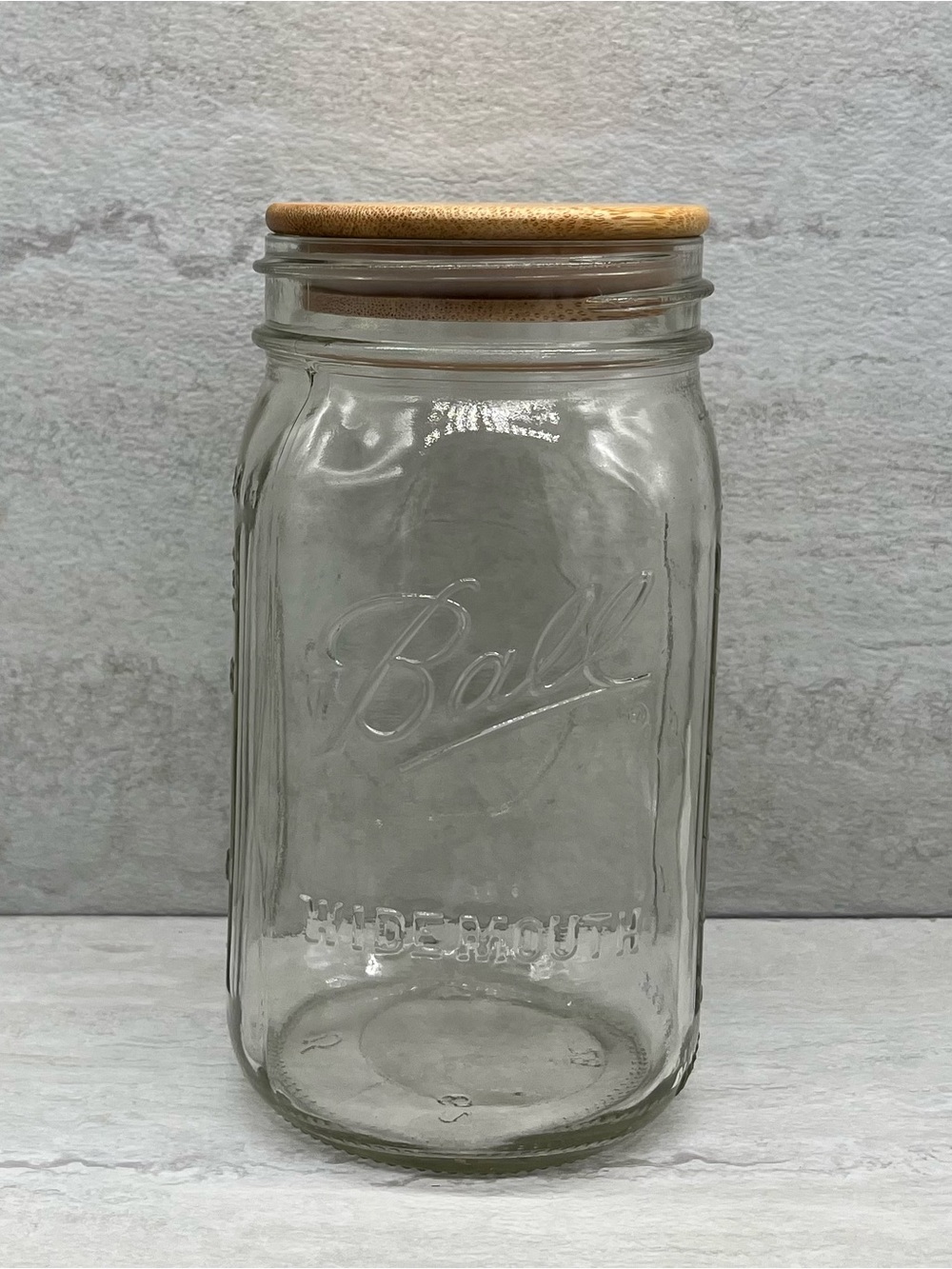 🎊 $7 Ball 32 oz Glass Mason Jar with Wooden Lid